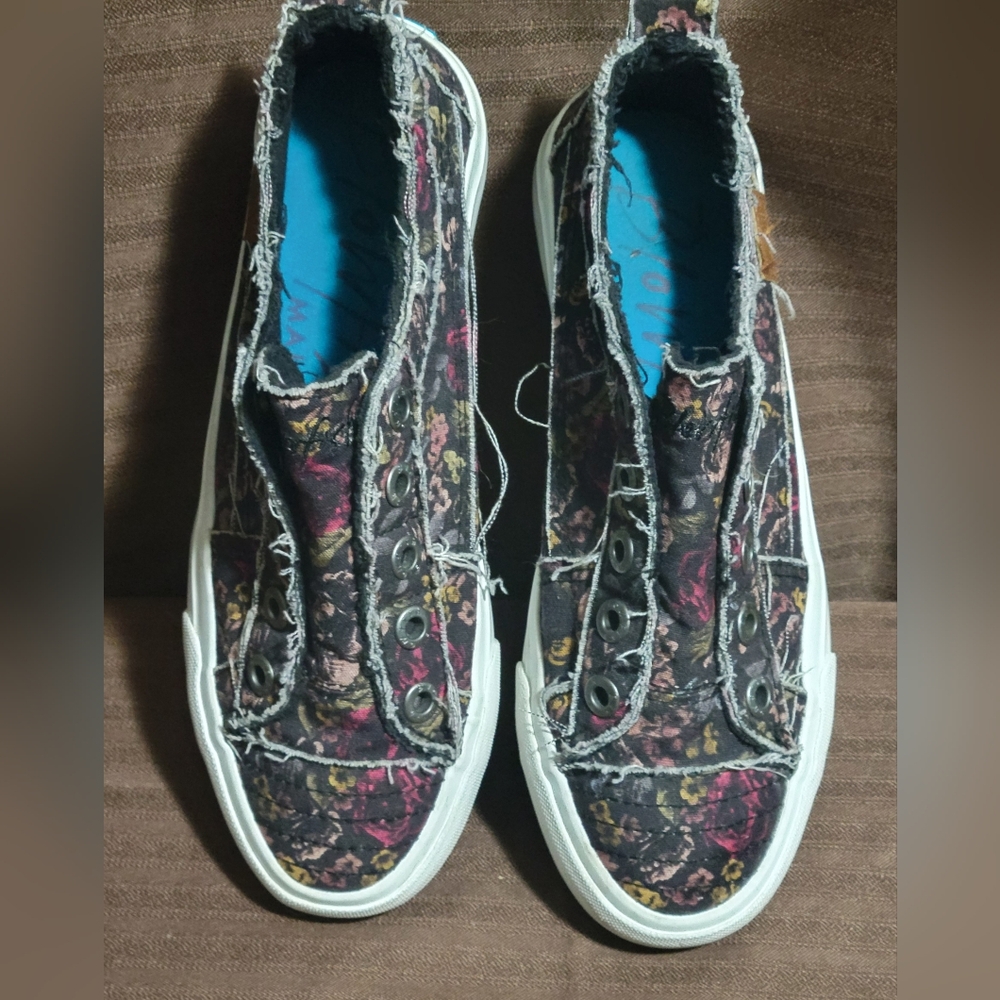 Women’s Slip-On Floral Canvas Sneakers in Black and Pink - Picture 2 of 4